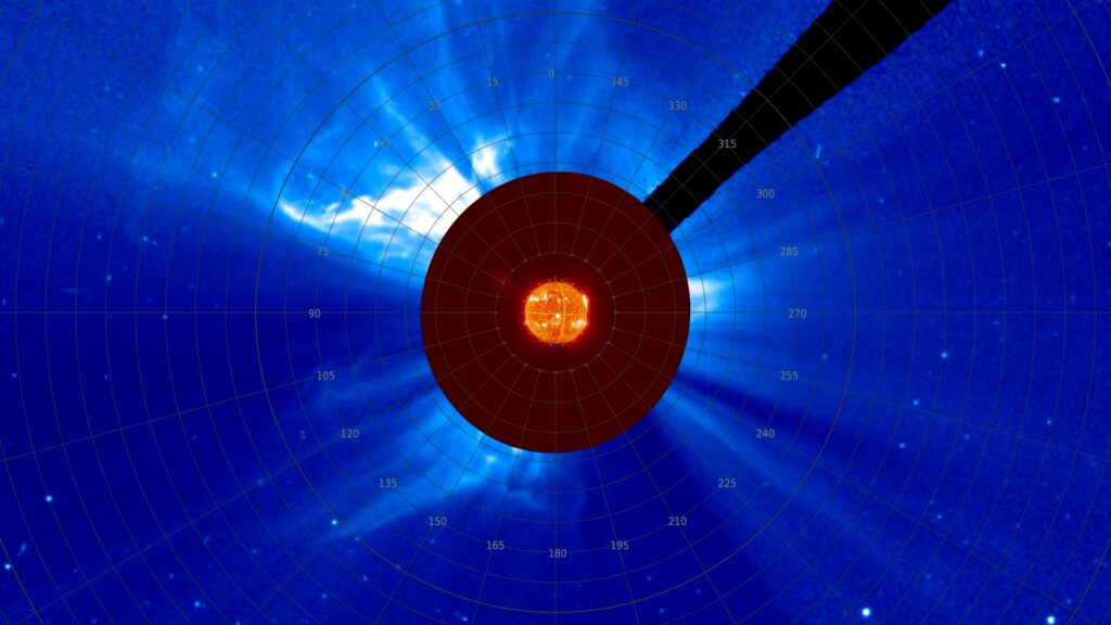 La protubérance vue par Solar Orbiter et SoHO. // Source : Solar Orbiter/EUI and SOHO/LASCO teams, ESA & NASA La protubérance vue par Solar Orbiter et SoHO. // Source : Solar Orbiter/EUI and SOHO/LASCO teams, ESA & NASA