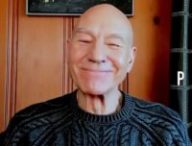 Patrick Stewart en promotion // Source : Twitter/ethanalter Patrick Stewart en promotion // Source : Twitter/ethanalter