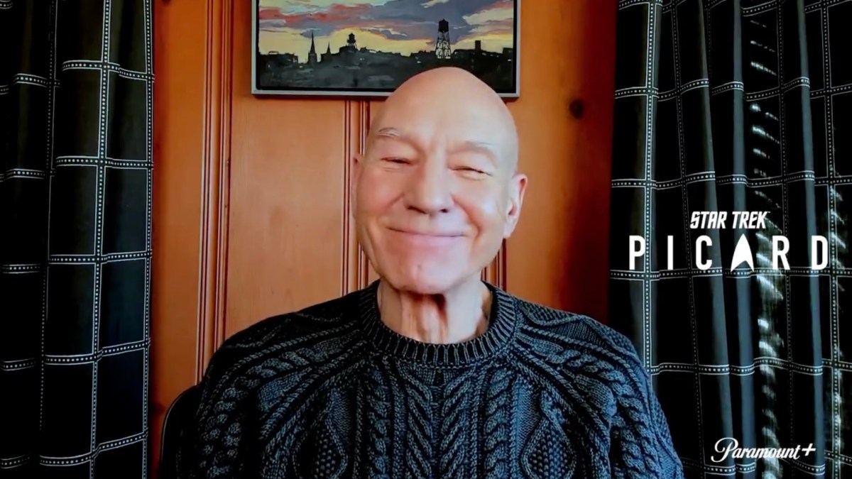 Patrick Stewart en promotion // Source : Twitter/ethanalter Patrick Stewart en promotion // Source : Twitter/ethanalter