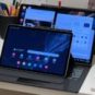 La Galaxy Tab S8 normale posée sur la Galaxy Tab S8 Ultra. // Source : NL - Numerama La Galaxy Tab S8 normale posée sur la Galaxy Tab S8 Ultra. // Source : NL - Numerama