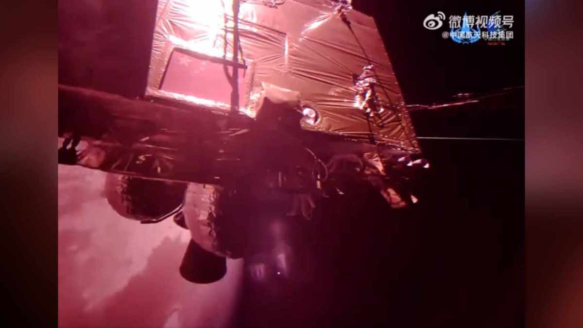 La sonde Tianwen, devant le pôle nord de Mars // Source : CNSA La sonde Tianwen, devant le pôle nord de Mars // Source : CNSA