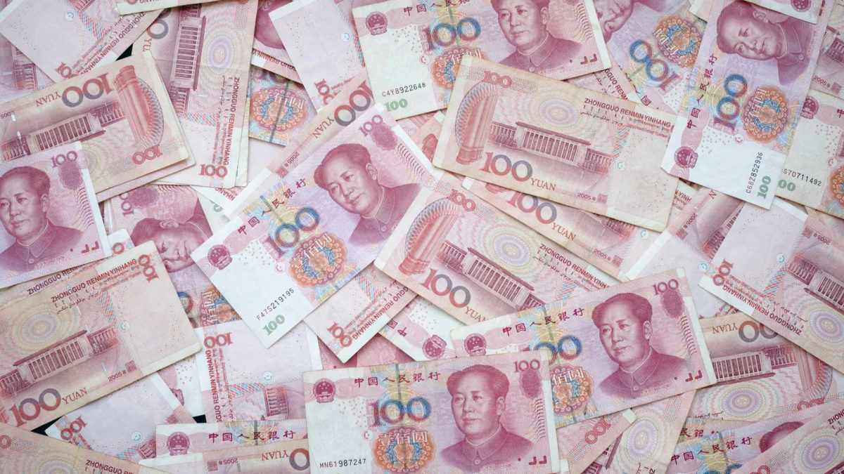 Des billets de 100 yuan // Source : Eric Pouzet / Unsplash Des billets de 100 yuan // Source : Eric Pouzet / Unsplash