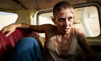 Au fur et à mesure de son voyage, Julie (Marie Reuther) ressemble de plus en plus à Furiosa de Mad Max : Fury Road // Source : HBO Max/Canal+