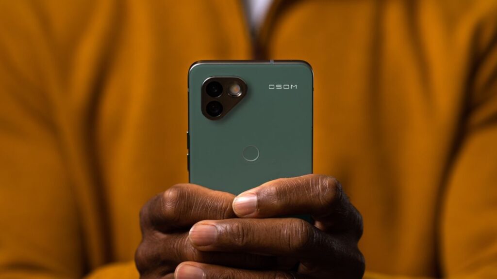 Le smartphone OSOM reprend le design du Essential Phone. // Source : OSOM / Android Central Le smartphone OSOM reprend le design du Essential Phone. // Source : OSOM / Android Central