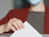 Le masque est fortement recommandé pendant le scrutin de la présidentielle, dans les bureaux de vote. // Source : Pexels Le masque est fortement recommandé pendant le scrutin de la présidentielle, dans les bureaux de vote. // Source : Pexels
