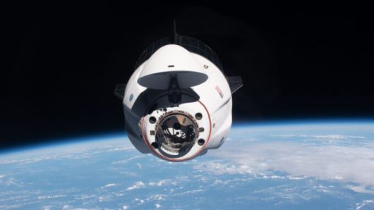 La capsule approchant de l'ISS, à l'arrvée de l'équipage Crew-2. // Source : Flickr/CC/Nasa Johnson
