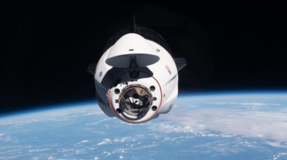 La capsule approchant de l'ISS, à l'arrvée de l'équipage Crew-2. // Source : Flickr/CC/Nasa Johnson La capsule approchant de l'ISS, à l'arrvée de l'équipage Crew-2. // Source : Flickr/CC/Nasa Johnson