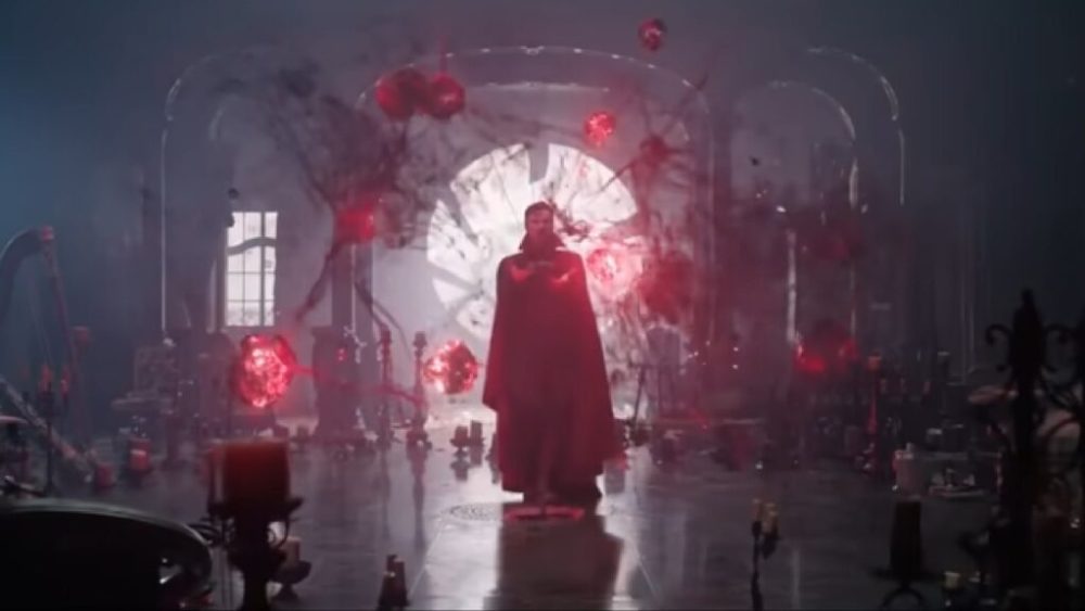 Doctor Strange manipulant les entrées du multivers. // Source : Marvel Doctor Strange manipulant les entrées du multivers. // Source : Marvel