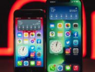 L'iPhone SE à côté de l'iPhone 13 Pro Max. // Source : Louise Audry pour Numerama L'iPhone SE à côté de l'iPhone 13 Pro Max. // Source : Louise Audry pour Numerama