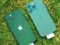 iPhone 13 et 13 Pro Verts // Source : Louise Audry pour Numerama iPhone 13 et 13 Pro Verts // Source : Louise Audry pour Numerama