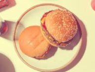 Fast food, coca cola, burger, chips. // Source : Pexels Fast food, coca cola, burger, chips. // Source : Pexels