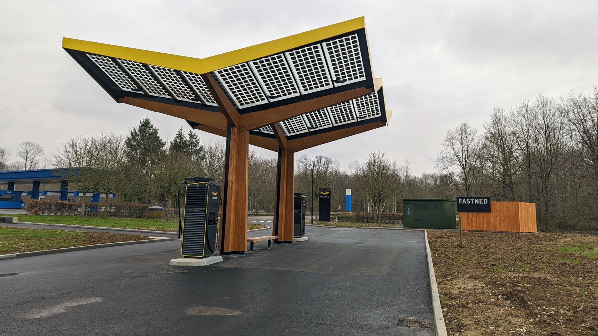 Station Fastned sur autoroute // Source : Raphaelle Baut pour Numerama Station Fastned sur autoroute // Source : Raphaelle Baut pour Numerama