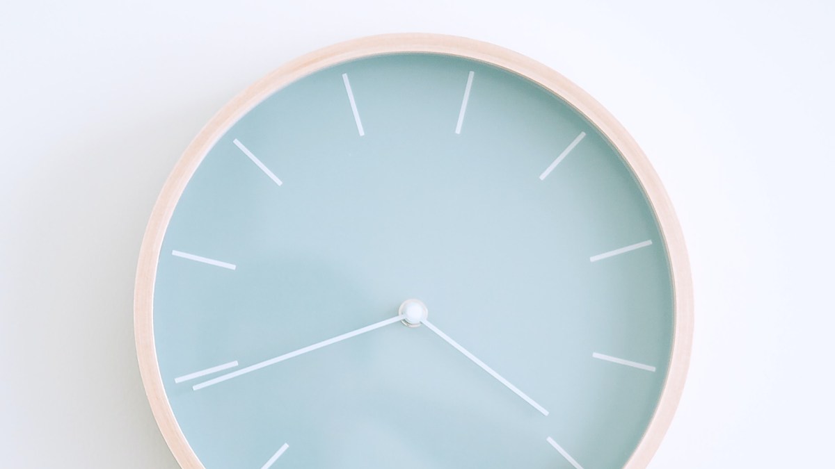 Une horloge. // Source : Unsplash/Di_An_h (photo recadrée) Une horloge. // Source : Unsplash/Di_An_h (photo recadrée)