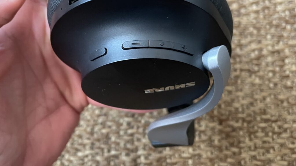 Les boutons du casque Shure Aonic 40 // Source : Maxime Claudel pour Numerama Les boutons du casque Shure Aonic 40 // Source : Maxime Claudel pour Numerama
