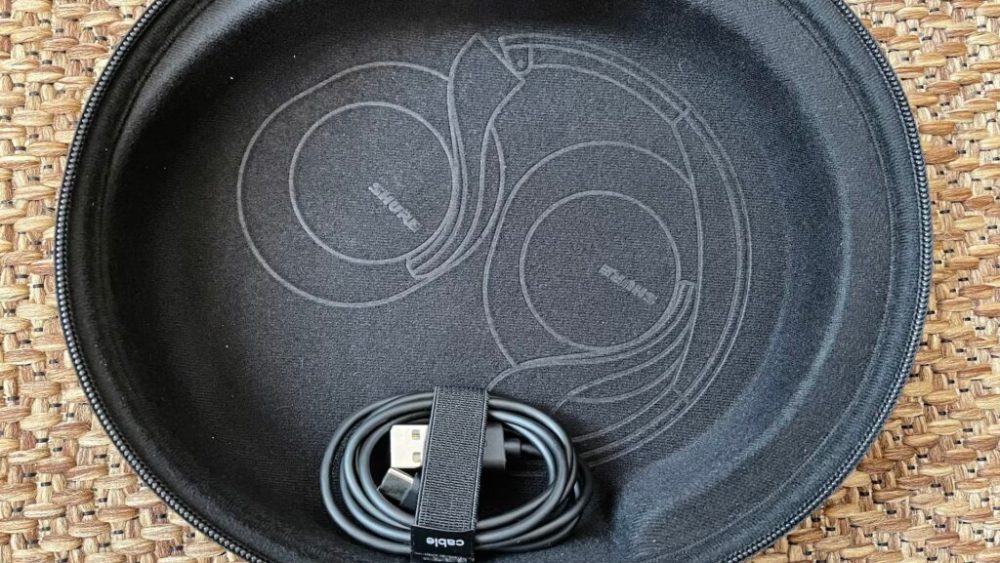 L'intérieur de la pochette du casque Shure Aonic 40 // Source : Maxime Claudel pour Numerama L'intérieur de la pochette du casque Shure Aonic 40 // Source : Maxime Claudel pour Numerama