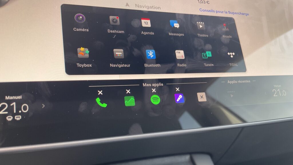 Interface v11 des Tesla // Source : Maxime Claudel Interface v11 des Tesla // Source : Maxime Claudel