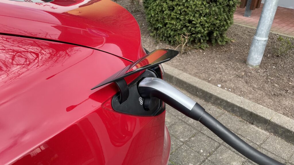 Tesla Model 3 (2022) // Source : Maxime Claudel pour Numerama Tesla Model 3 (2022) // Source : Maxime Claudel pour Numerama