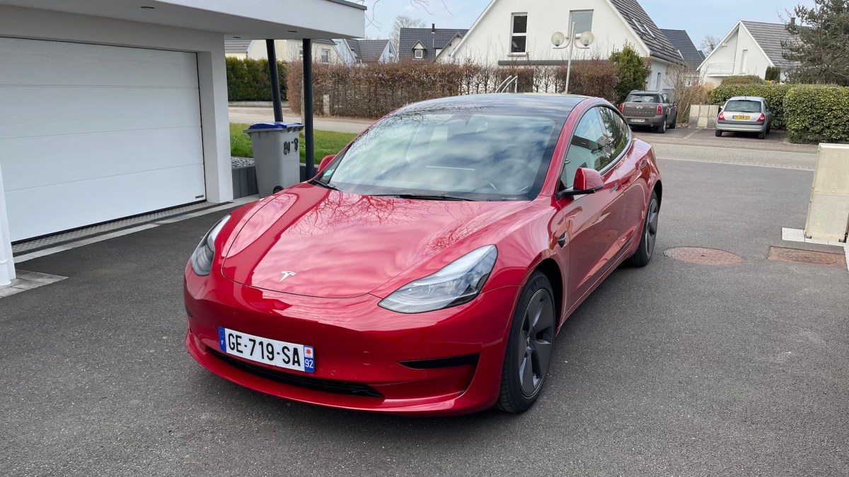 Tesla Model 3 (2022) // Source : Maxime Claudel pour Numerama Tesla Model 3 (2022) // Source : Maxime Claudel pour Numerama