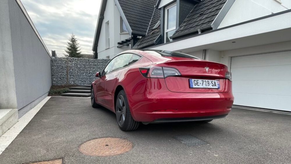 Tesla Model 3 (2022) // Source : Maxime Claudel pour Numerama Tesla Model 3 (2022) // Source : Maxime Claudel pour Numerama
