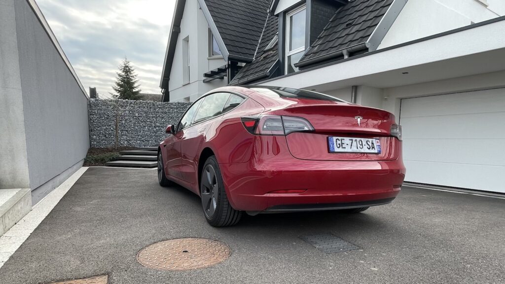 Tesla Model 3 (2022) // Source : Maxime Claudel pour Numerama Tesla Model 3 (2022) // Source : Maxime Claudel pour Numerama