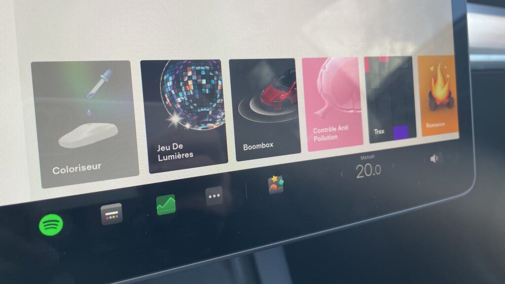 Interface v11 des Tesla // Source : Maxime Claudel pour Numerama Interface v11 des Tesla // Source : Maxime Claudel pour Numerama