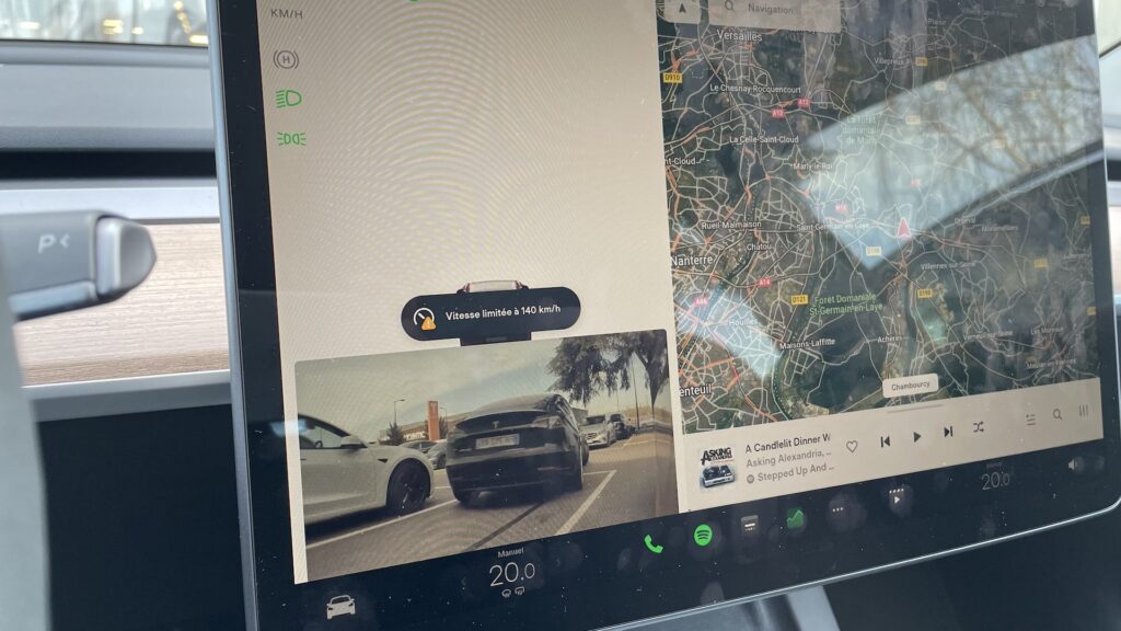 Interface v11 des Tesla // Source : Maxime Claudel pour Numerama Interface v11 des Tesla // Source : Maxime Claudel pour Numerama