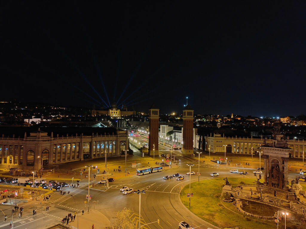 Photo de nuit prise avec le Find X5 Pro. Malgré l'absence de lumière, il s'en sort très bien. // Source : Numerama Photo de nuit prise avec le Find X5 Pro. Malgré l'absence de lumière, il s'en sort très bien. // Source : Numerama