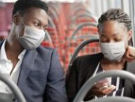 Le masque reste obligatoire dans les transports en commun. // Source : Freepik