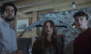 Omar Mebrouk, Jade Pedri et Thomas Chomel dans Parallèles // Source : Disney+ Omar Mebrouk, Jade Pedri et Thomas Chomel dans Parallèles // Source : Disney+
