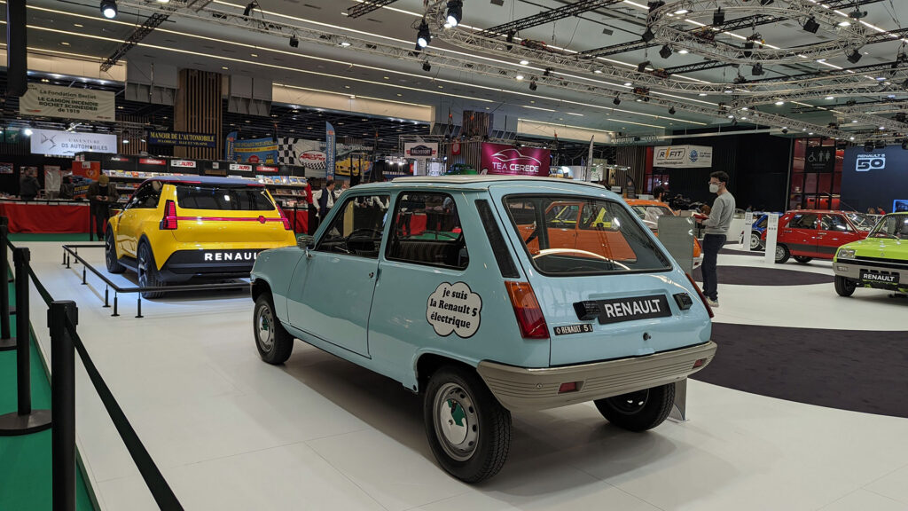 Renault 5 électrique de 1973 et Renault 5 Prototype // Source : Raphaelle Baut pour Numerama Renault 5 électrique de 1973 et Renault 5 Prototype // Source : Raphaelle Baut pour Numerama
