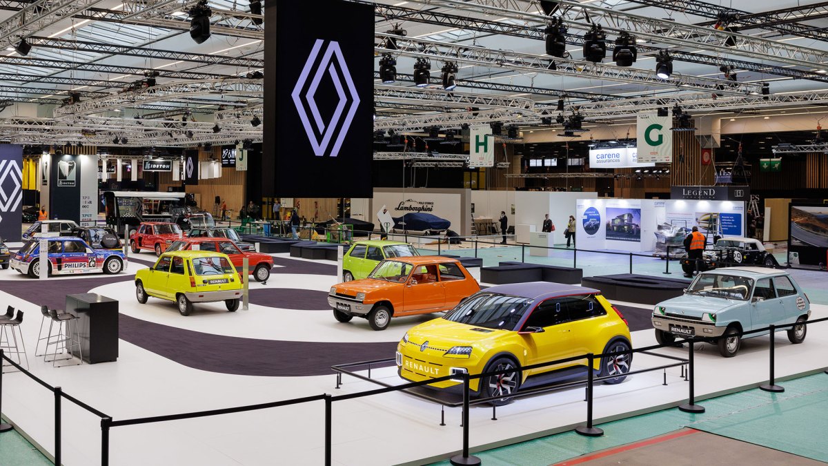 Stand Renault à Retromobile // Source : Renault Stand Renault à Retromobile // Source : Renault