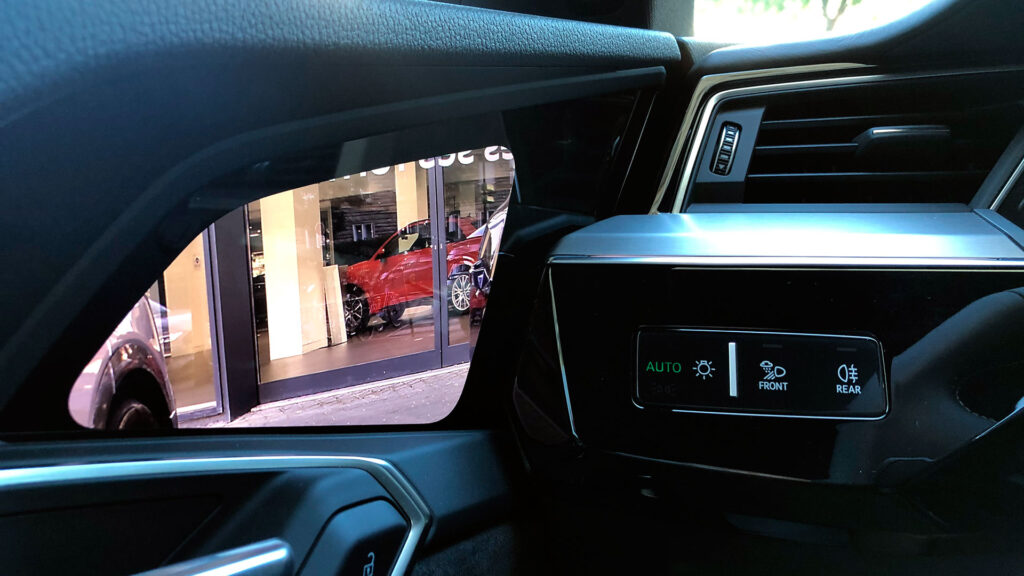 Ecran de contrôle de la caméra sur Audi e-tron // Source : Raphaelle Baut pour Numerama Ecran de contrôle de la caméra sur Audi e-tron // Source : Raphaelle Baut pour Numerama