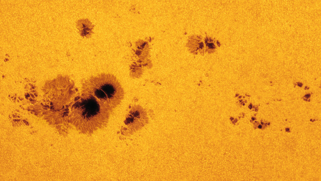 Un groupe de taches solaires. // Source : Flickr/CC/Nasa, Alan Friedman (photo recadrée) Un groupe de taches solaires. // Source : Flickr/CC/Nasa, Alan Friedman (photo recadrée)
