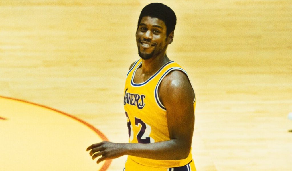 Quincy Isaiah trouve ici son premier grand rôle en Magic Johnson // Source : HBO Quincy Isaiah trouve ici son premier grand rôle en Magic Johnson // Source : HBO