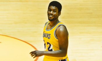 Quincy Isaiah trouve ici son premier grand rôle en Magic Johnson // Source : HBO Quincy Isaiah trouve ici son premier grand rôle en Magic Johnson // Source : HBO