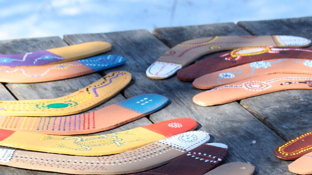 Des boomerangs (non quantiques). // Source : Flickr/CC/Mike Bowler (photo recadrée) Des boomerangs (non quantiques). // Source : Flickr/CC/Mike Bowler (photo recadrée)