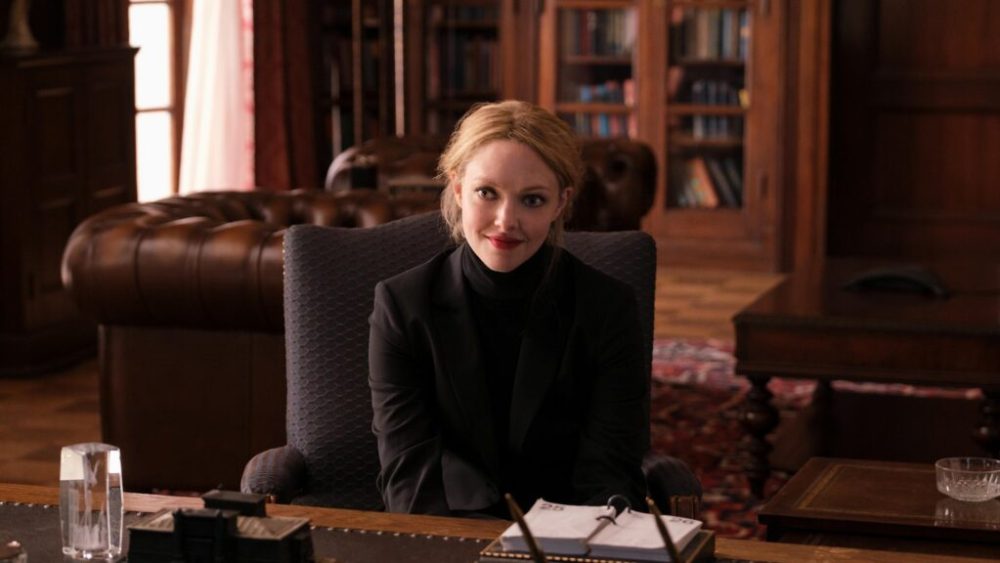 Elizabeth Holmes est incarnée par la merveilleuse Amanda Seyfried // Source : Beth Dubber/Hulu Elizabeth Holmes est incarnée par la merveilleuse Amanda Seyfried // Source : Beth Dubber/Hulu