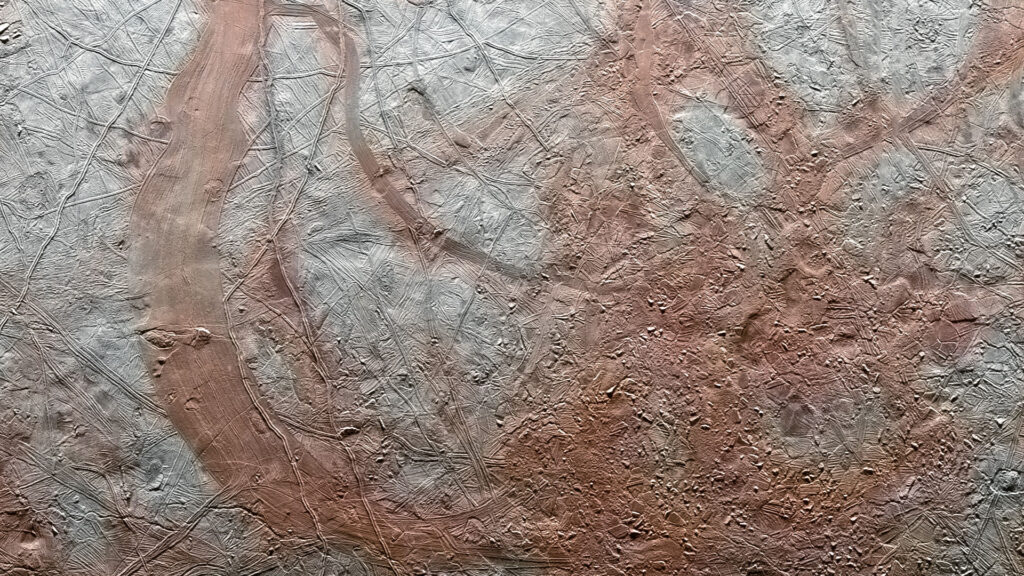 Surface de la lune Europe. // Source : Flickr/CC/Kevin Gill (image recadrée) Surface de la lune Europe. // Source : Flickr/CC/Kevin Gill (image recadrée)
