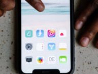 Un iPhone. // Source : Pexels/cottonbro (photo recadrée) Un iPhone. // Source : Pexels/cottonbro (photo recadrée)