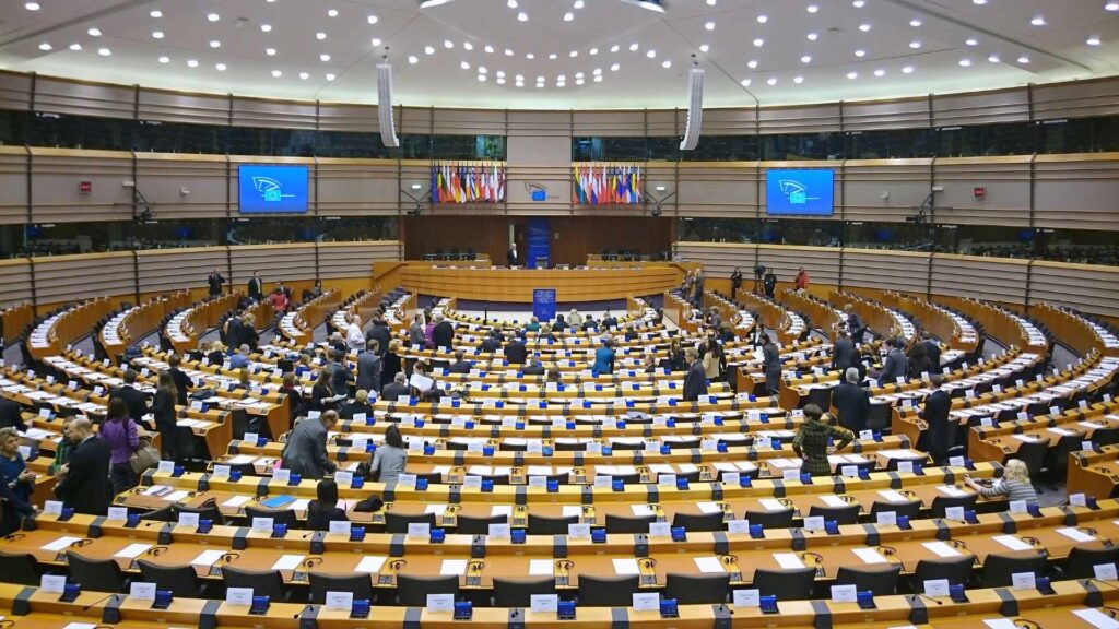 Marine Le Pen voudrait mettre en place des règles au niveau de l'Union européen  // Source : Wikimedia Commons
