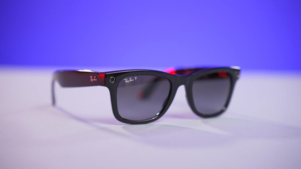 Les Ray-Ban Stories ressemblent à des Ray-Ban normales. // Source : Numerama Les Ray-Ban Stories ressemblent à des Ray-Ban normales. // Source : Numerama