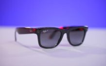 Les Ray-Ban Stories ressemblent à des Ray-Ban normales. // Source : Numerama Les Ray-Ban Stories ressemblent à des Ray-Ban normales. // Source : Numerama