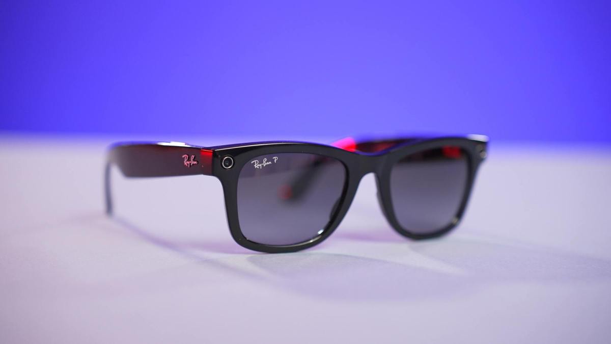 Les Ray-Ban Stories ressemblent à des Ray-Ban normales. // Source : Numerama Les Ray-Ban Stories ressemblent à des Ray-Ban normales. // Source : Numerama