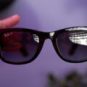 Les lunettes de Facebook ne sont pas très pratiques pour téléphoner, même si on a un peu l’impression d’être un espion. // Source : Numerama Les lunettes de Facebook ne sont pas très pratiques pour téléphoner, même si on a un peu l’impression d’être un espion. // Source : Numerama