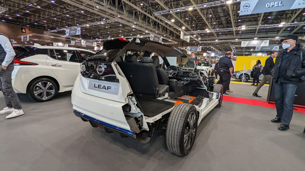 Nissan Leaf et sa batterie // Source : Raphaelle Baut pour Numerama Nissan Leaf et sa batterie // Source : Raphaelle Baut pour Numerama