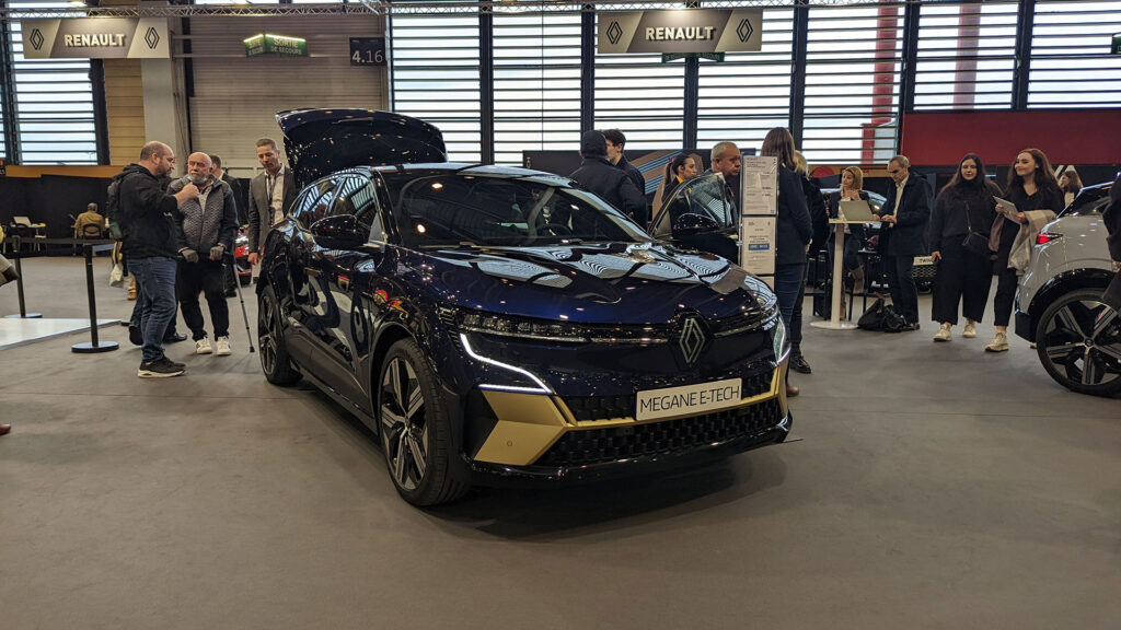Renault Megane e-tech au salon auto de Lyon // Source : Raphaelle Baut pour Numerama Renault Megane e-tech au salon auto de Lyon // Source : Raphaelle Baut pour Numerama
