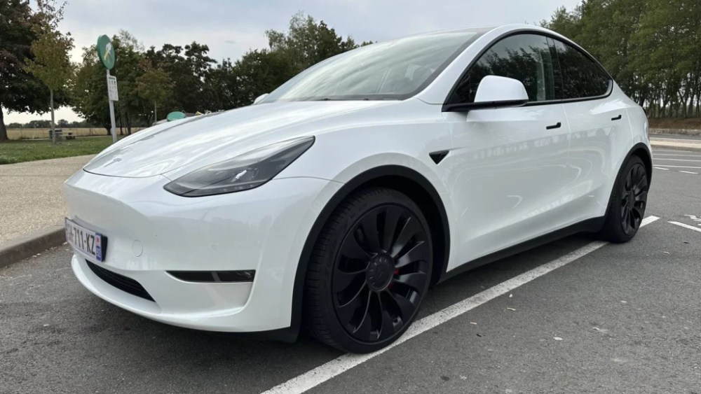 tesla-model-y-blanche tesla-model-y-blanche