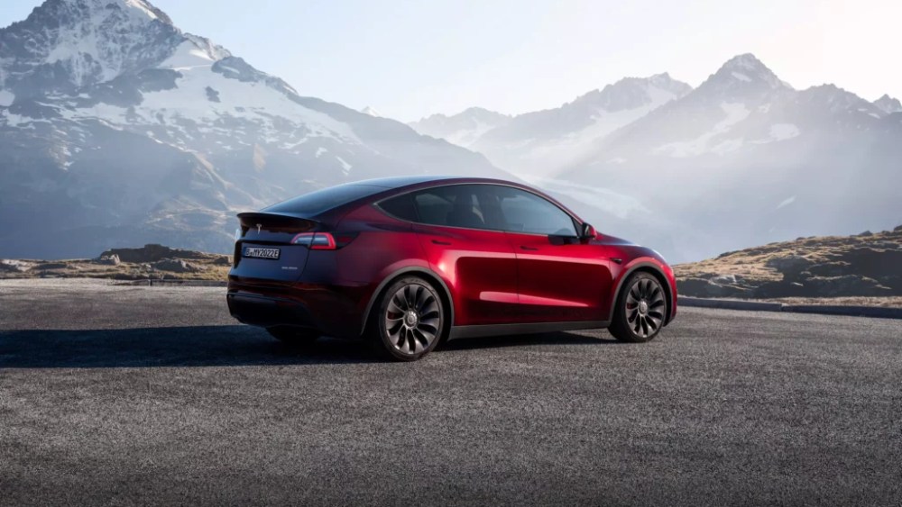 tesla-model-y-rouge tesla-model-y-rouge