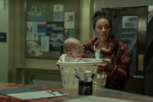 Natasha va devoir composer avec un bébé manipulateur et tueur // Source : HBO Natasha va devoir composer avec un bébé manipulateur et tueur // Source : HBO