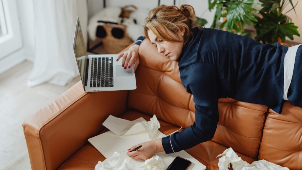 Le télétravail favorise l'idée que l'on peut travailler en étant malade, ce qui n'est pas normal. // Source : Pexels Le télétravail favorise l'idée que l'on peut travailler en étant malade, ce qui n'est pas normal. // Source : Pexels